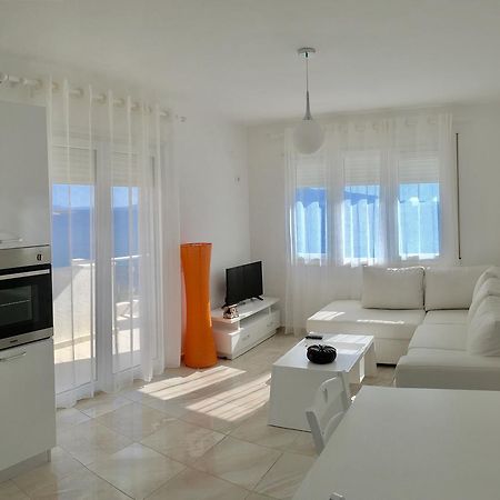White Residence Apartament Sarandë Esterno foto