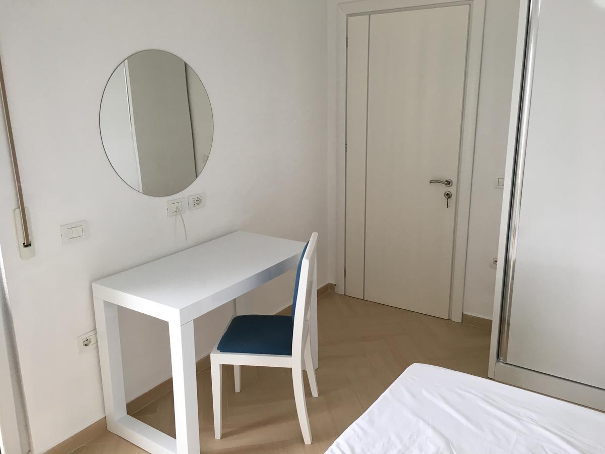 White Residence Apartament Sarandë Esterno foto