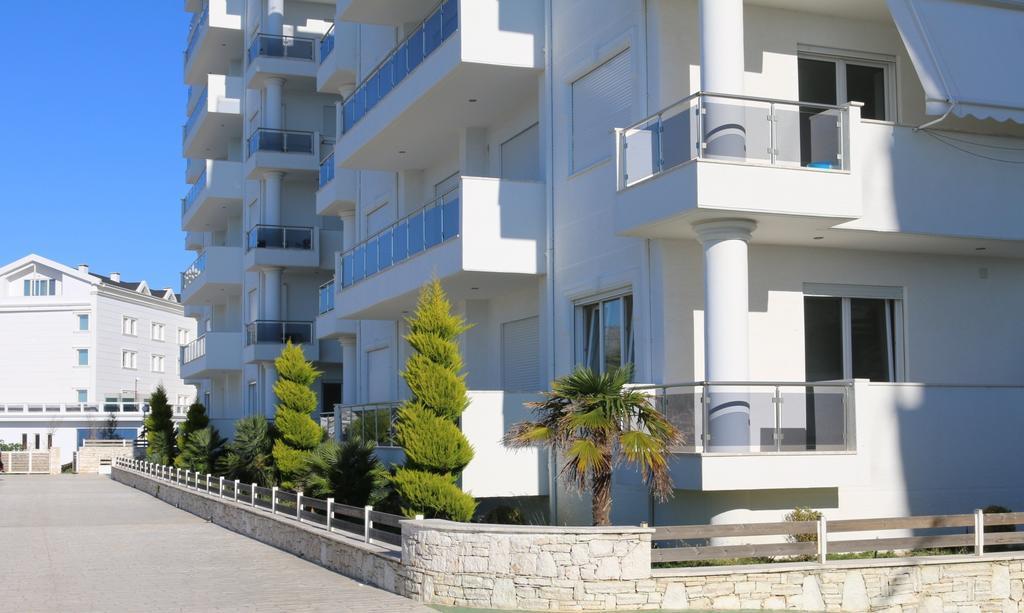 White Residence Apartament Sarandë Esterno foto