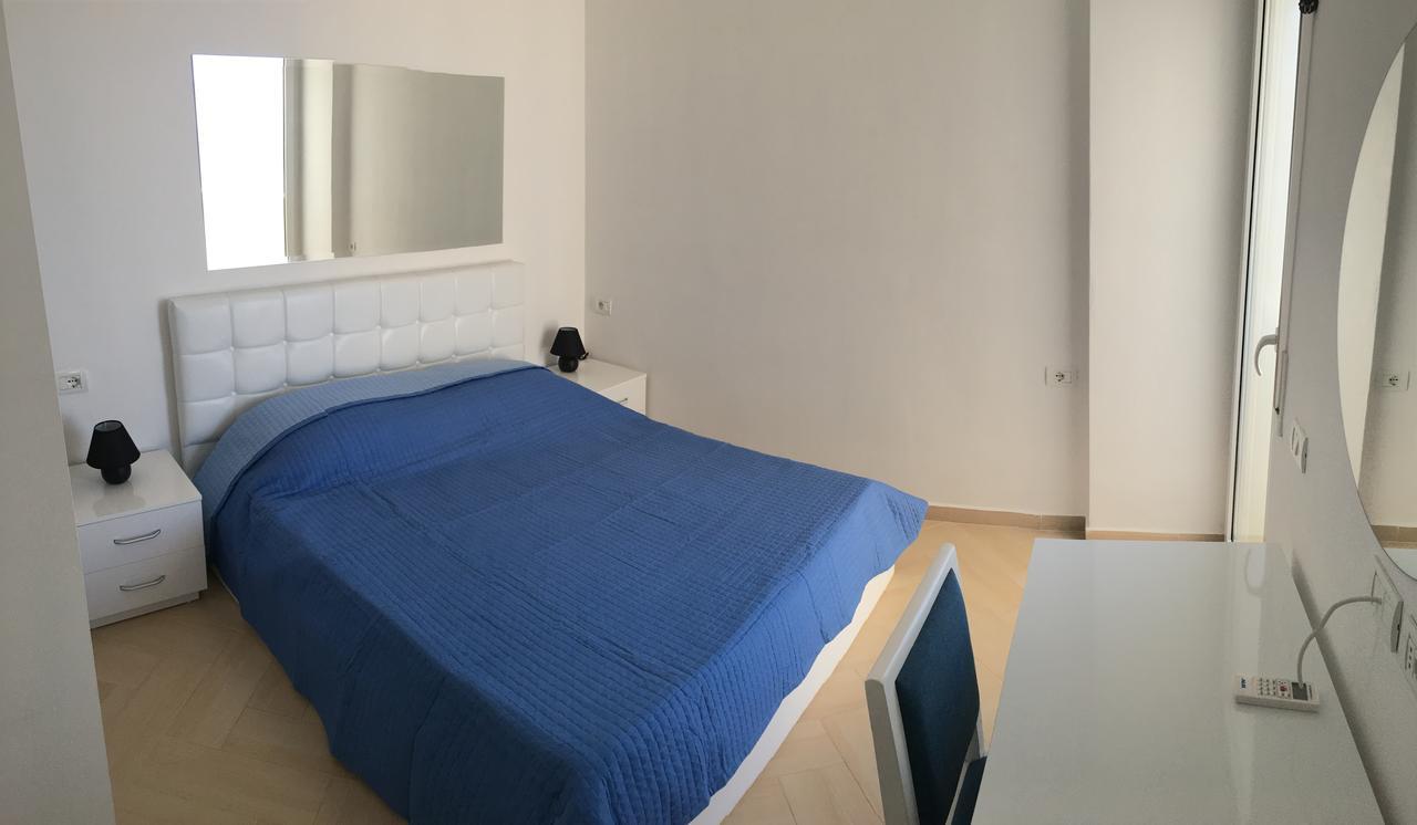 White Residence Apartament Sarandë Esterno foto